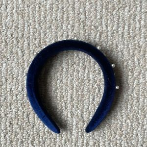 Dark blue velvet headband with pearl details